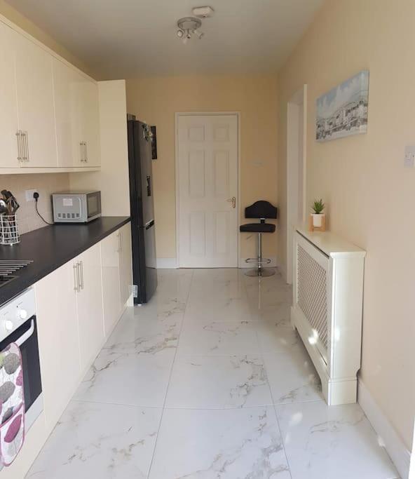 3 Bedroom 3 Bathroom House, Dublin 卢坎 外观 照片