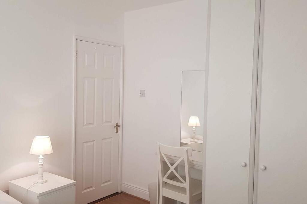 3 Bedroom 3 Bathroom House, Dublin 卢坎 外观 照片