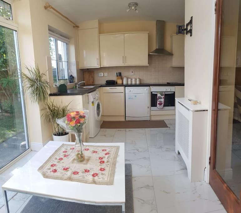 3 Bedroom 3 Bathroom House, Dublin 卢坎 外观 照片